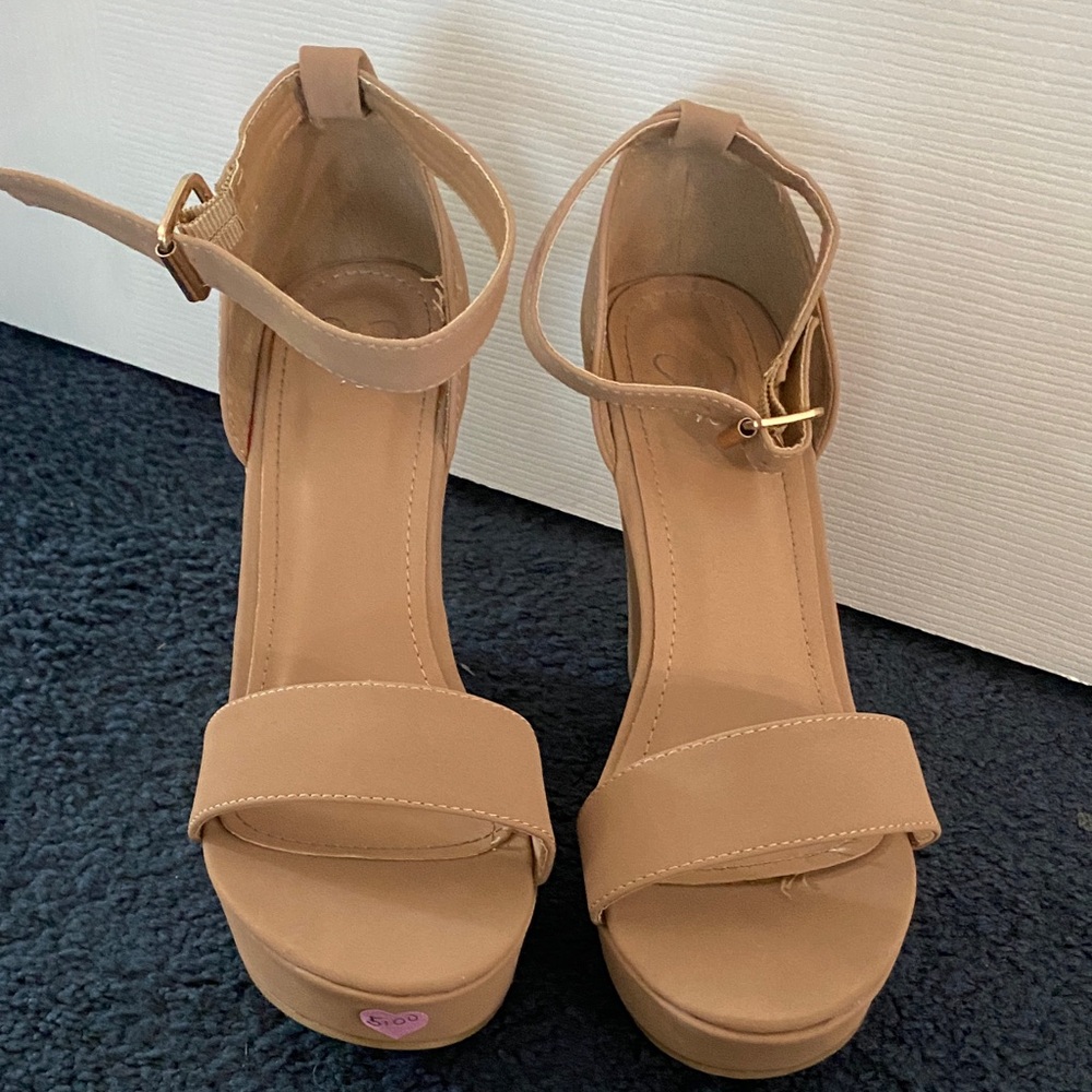 Chic Tan Women's Heels
